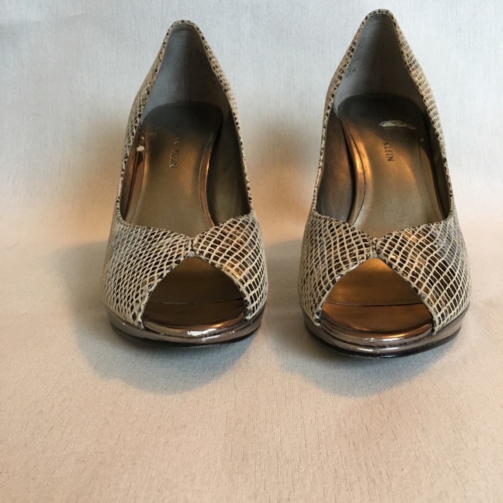 Anne Klein snake skin peep toe heel - Picture 3 of 8